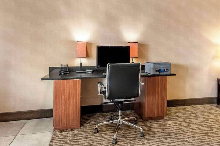 Business Center 23 of 25